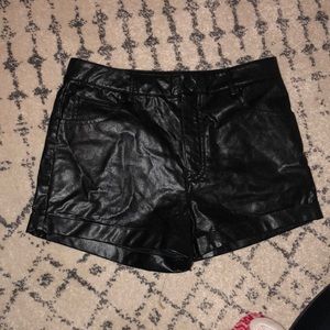 Sexy FAUX leather shorts